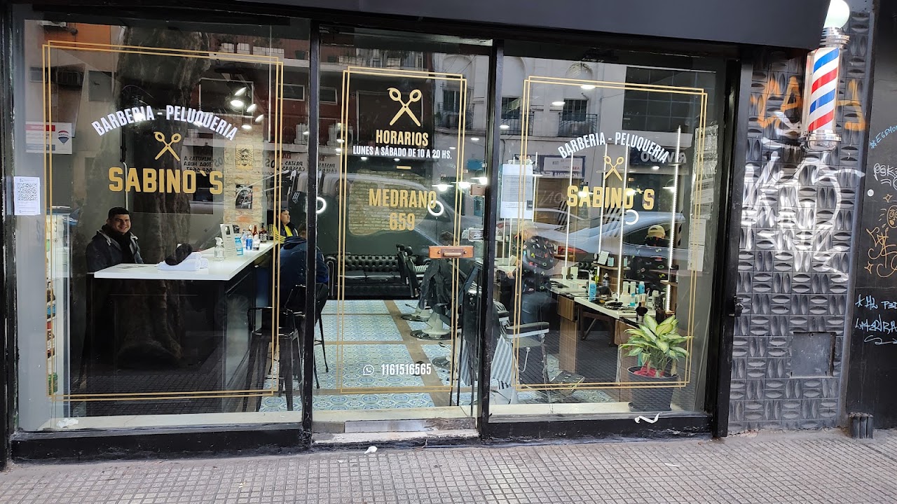 Vidriera de Sabino's Barbería en Av. Medrano 659